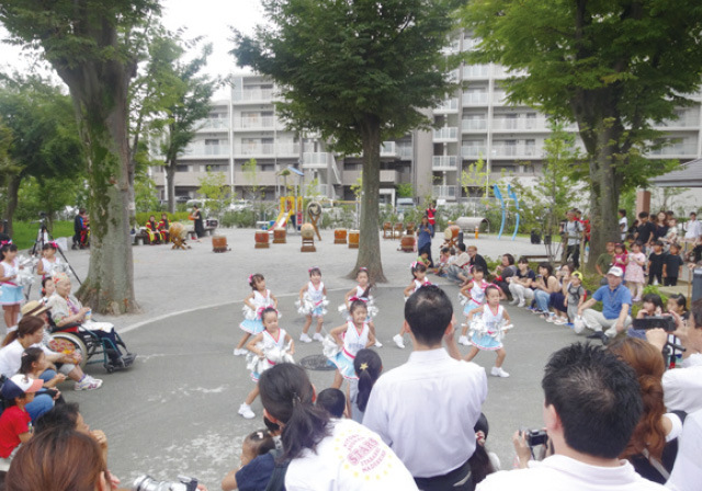 画像：「団地祭り」の様子