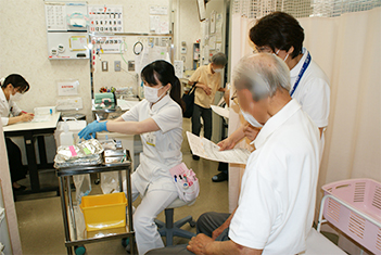 明日見でコロナワクチン接種（写真）