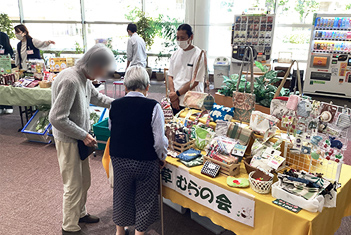 草むら販売会（写真）