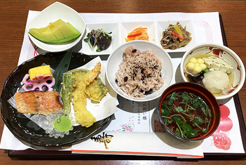 開設記念お祝い膳（写真）