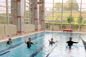 水中ウォーキング（写真）