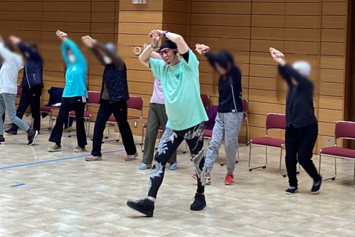 デューク更家氏によるウォーキングセミナーを開催しました（写真）