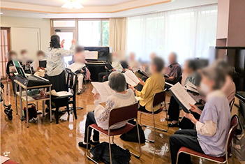 春を愉しむ介護棟ミニコンサート（写真）