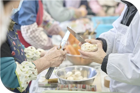 約300人分の材料を下ごしらえ