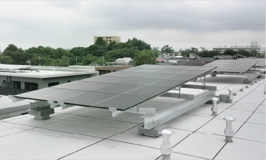 太陽光発電・蓄電池設備（写真は1号棟）