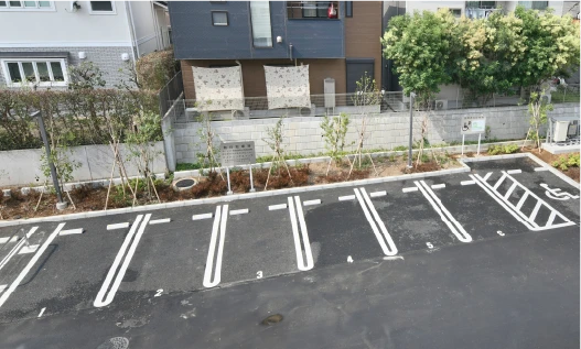 有料駐車場（写真は1号棟）