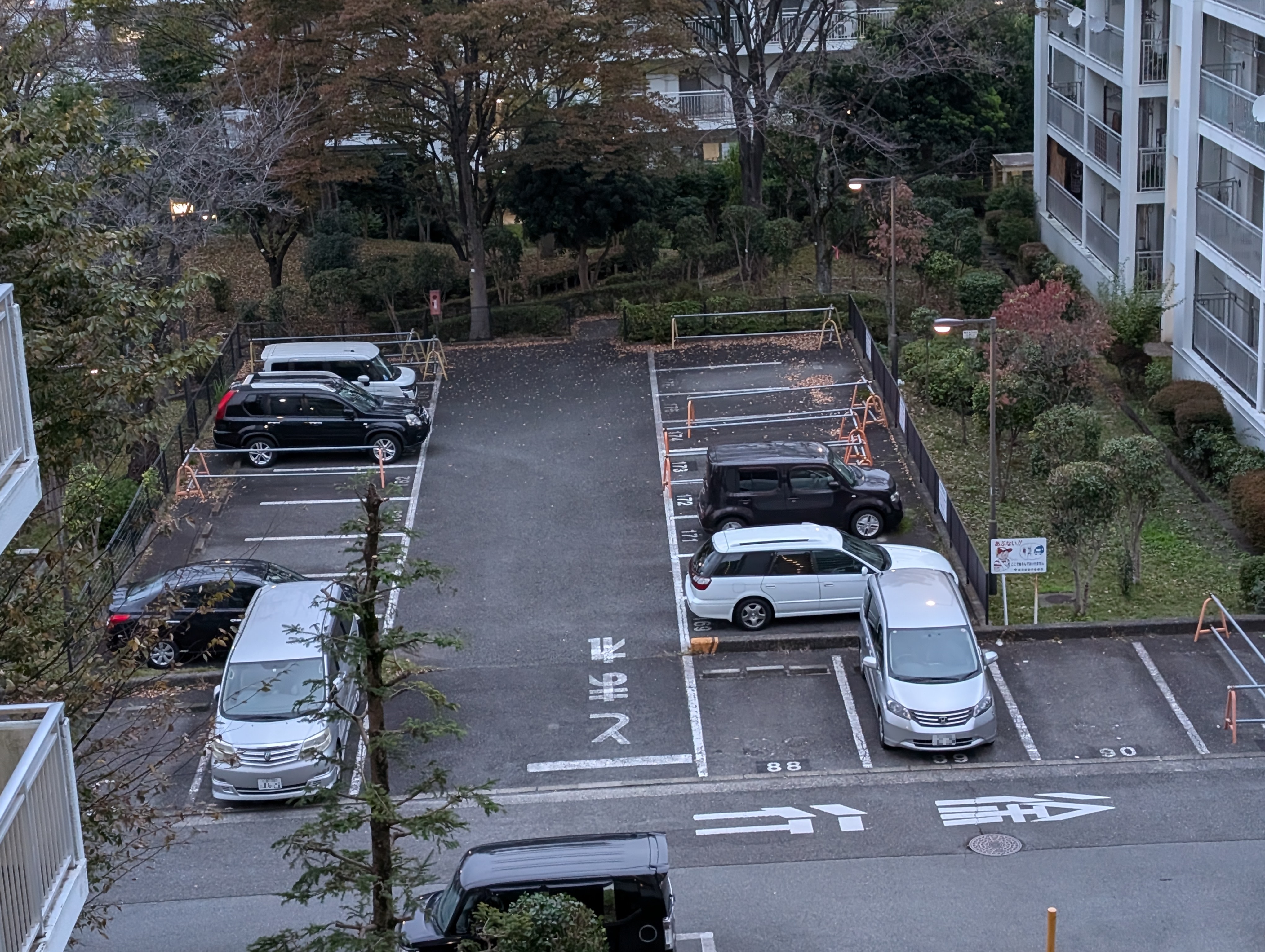 都営南大沢団地（3-4）駐車場の画像