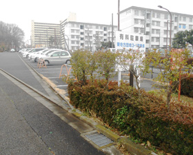 都営東寺方団地駐車場の写真