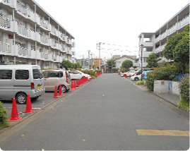 都営小川西町五丁目アパート駐車場の写真