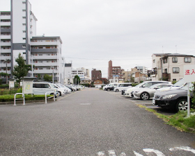 春江住宅【電気自動車専用】駐車場の写真