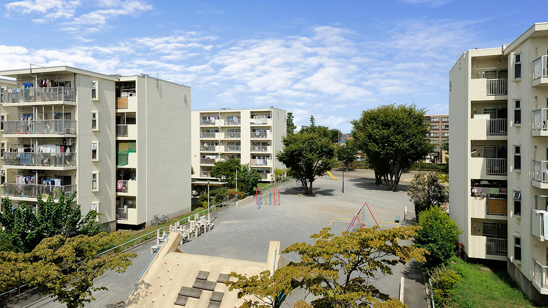 福生加美平住宅の外観