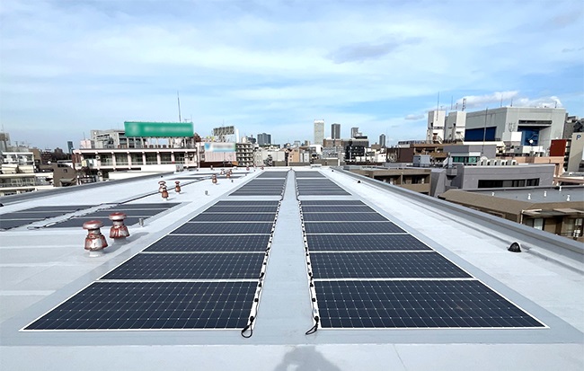 新技術の太陽光パネル写真