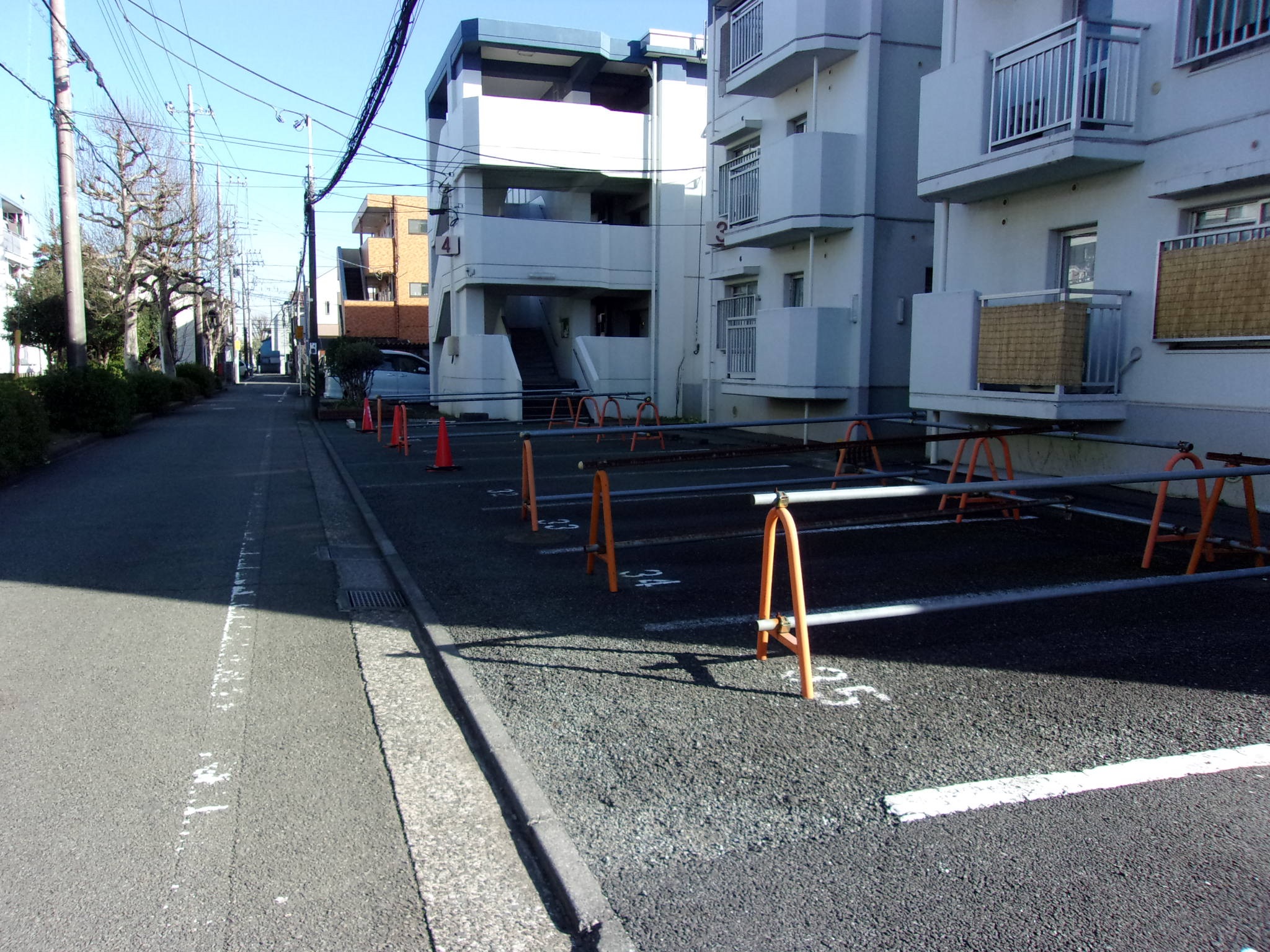 都営紅葉丘一丁目アパート駐車場の写真②