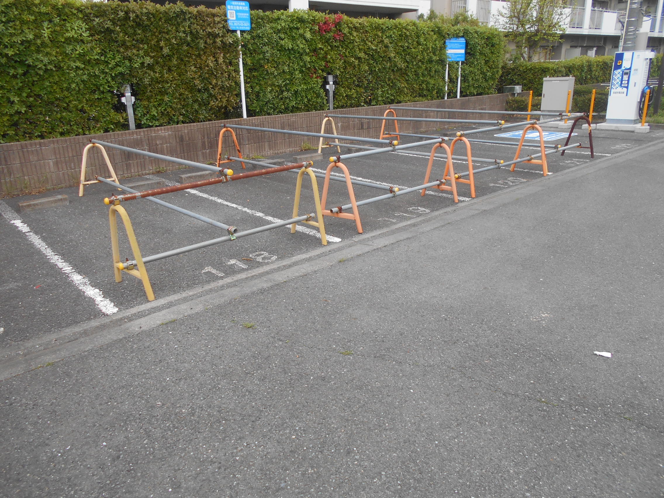 都営日野新町一丁目アパート【電気自動車対応】駐車場の画像