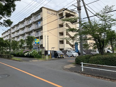 多摩ニュータウン貝取団地（2－4）【電気自動車対応】駐車場の画像