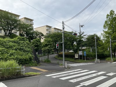 都営多摩ニュータウン鶴牧団地【電気自動車対応】駐車場の画像