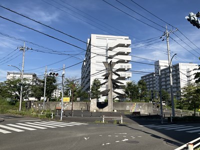 多摩ニュータウン南大沢団地（四丁目）【電気自動車対応】駐車場の画像