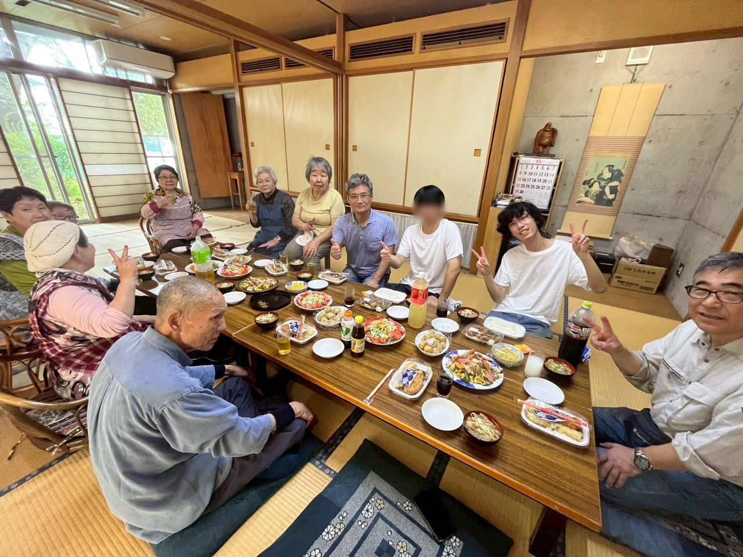 皆さんでお食事の写真