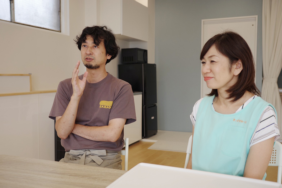 (株)イノセンティブ　代表取締役　辻井さん（写真左） ○(株)イノセンティブ　福祉事業部マネージャー 「きっずがれーじ」管理者　吉澤さん（写真右）