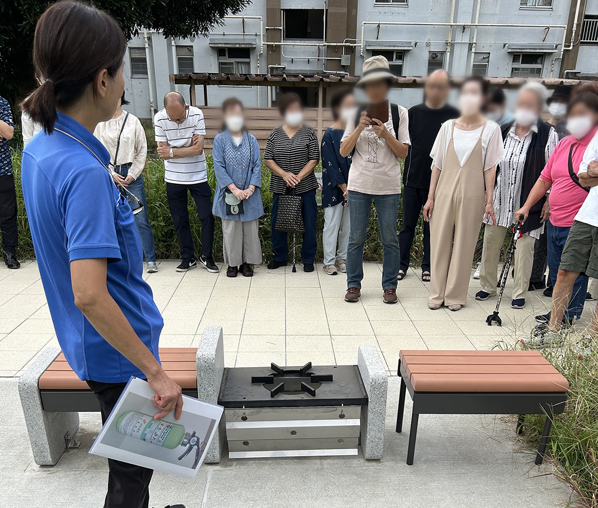 防災設備の紹介(かまどベンチ)の写真