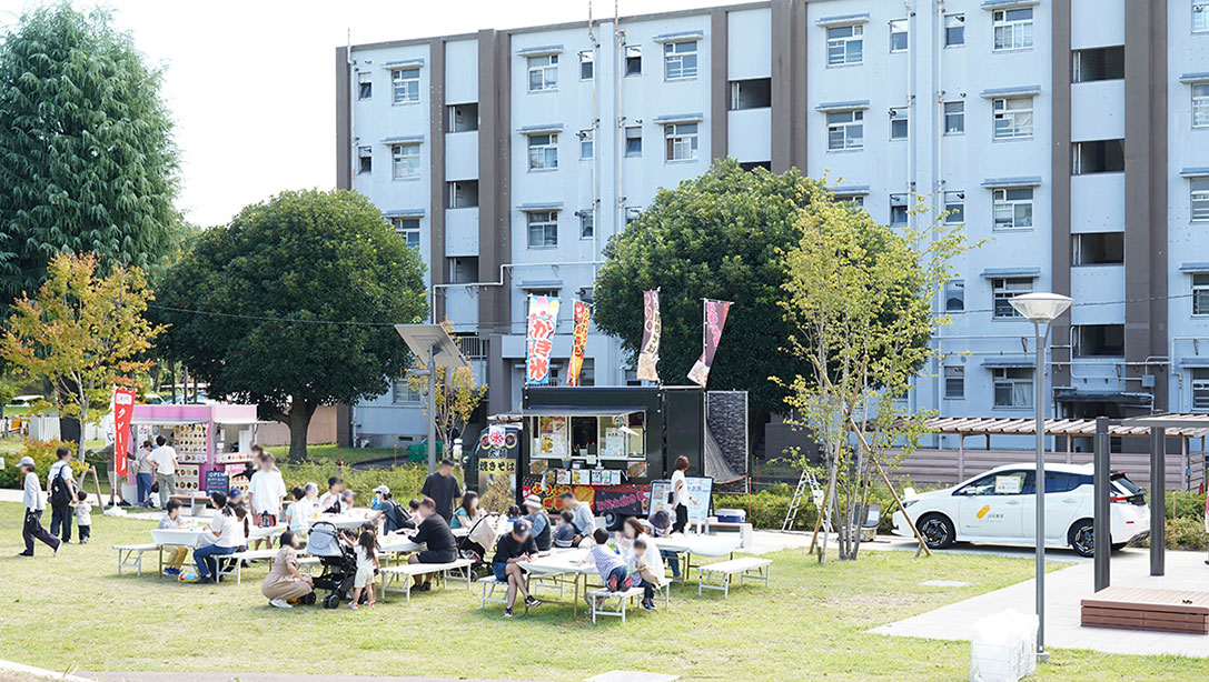 キッチンカー　EVから供給する写真