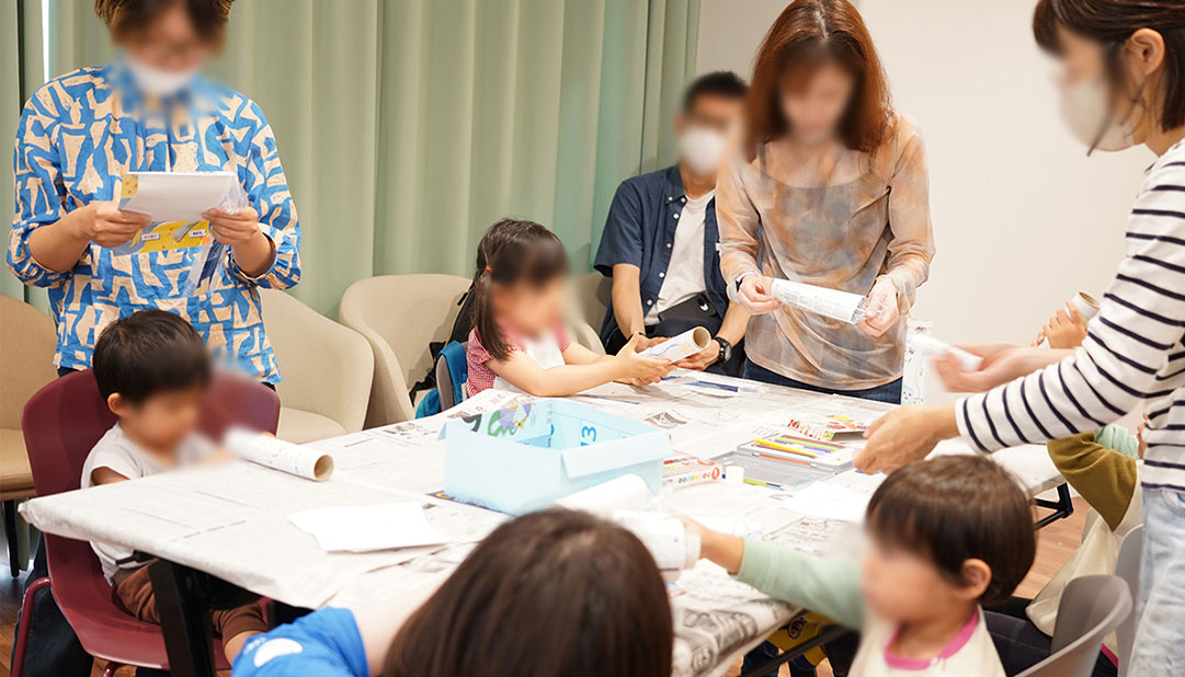 海洋プラスチックを使用した万華鏡づくりの写真