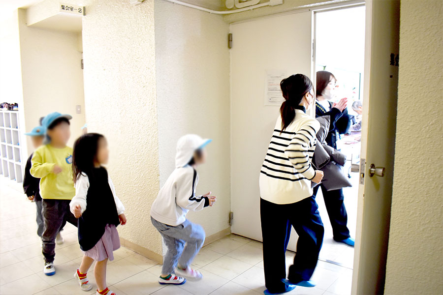 園児とのふれあい交流会の様子①