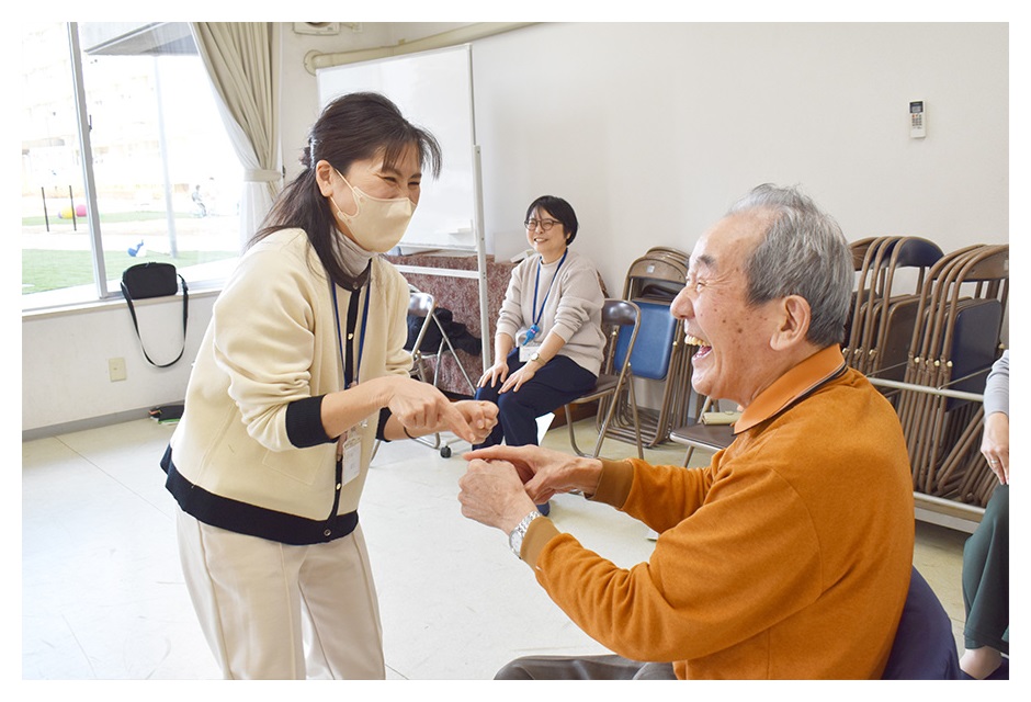 椅子に座ってできる体操の写真2