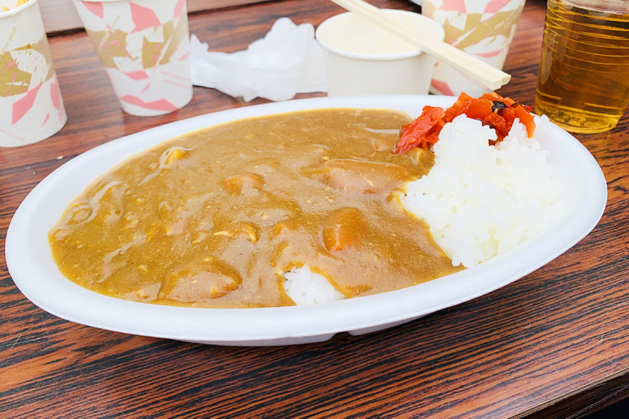 昼食会場の様子の写真④